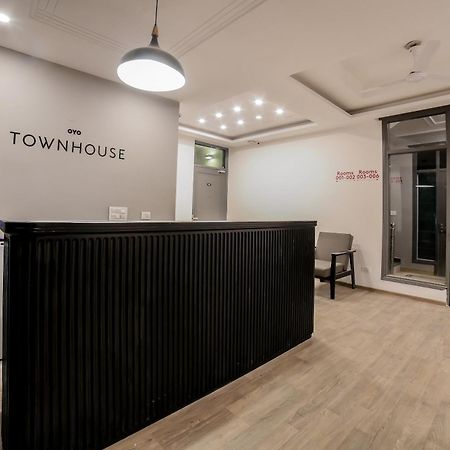 Townhouse 330 Dlf Phase-2 Near Leisure Valley Park Gurgaon Dış mekan fotoğraf